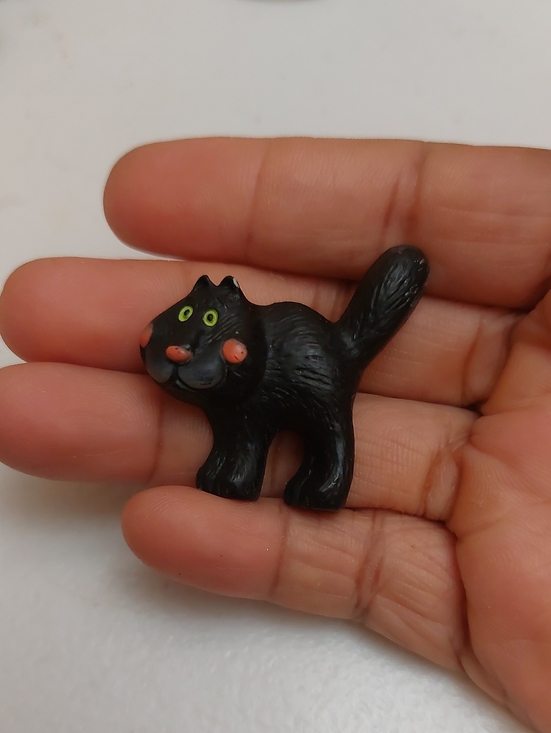 Hallmark Jewelry - Vintage 1987 HALLMARK Halloween Themed Black Scaredy Cat Brooch Pin